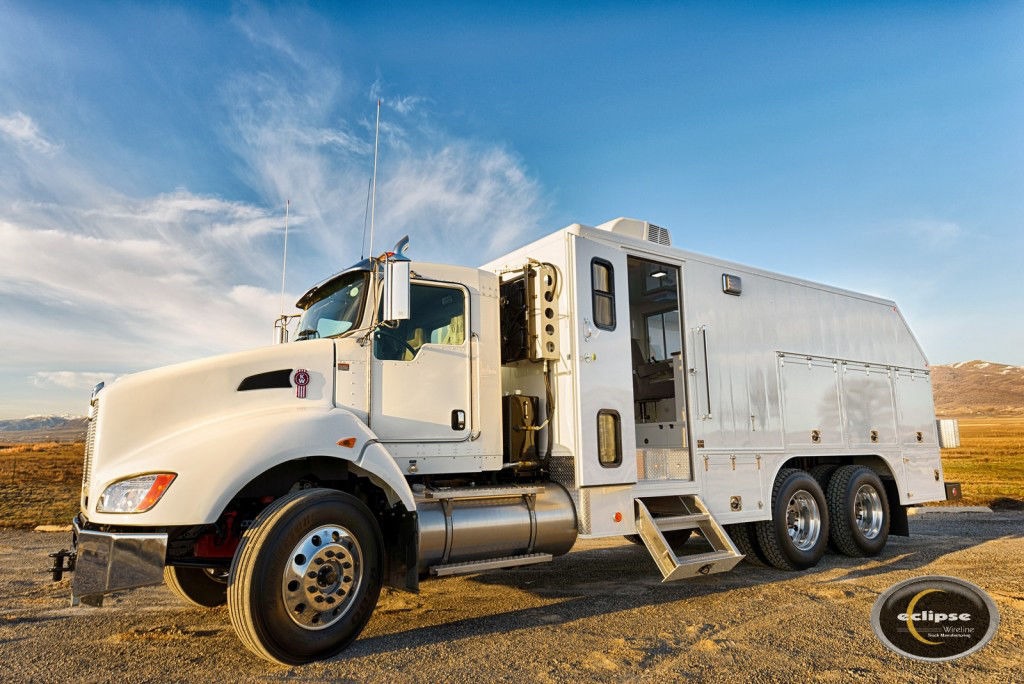 SWIFIX heavy-duty mobile wireline and well intervention truck unit on wellsite
